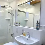 Im Stadtzentrum Von Bernau - Komfortable Mit 2 Zimmern, Bad, Spuelmaschine, Waschmaschine, Komplette Kueche, Wlan, Terrasse, Ruhige Lage
