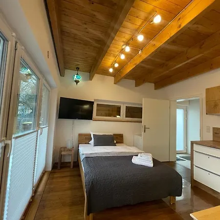 Im Stadtzentrum Von Bernau - Komfortable Mit 2 Zimmern, Bad, Spuelmaschine, Waschmaschine, Komplette Kueche, Wlan, Terrasse, Ruhige Lage Apartment