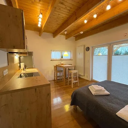 Apartment Im Stadtzentrum Von Bernau - Komfortable Mit 2 Zimmern, Bad, Spuelmaschine, Waschmaschine, Komplette Kueche, Wlan, Terrasse, Ruhige Lage