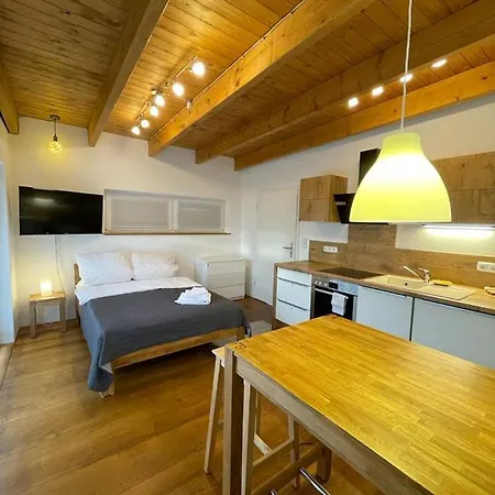 Im Stadtzentrum Von Bernau - Komfortable Mit 2 Zimmern, Bad, Spuelmaschine, Waschmaschine, Komplette Kueche, Wlan, Terrasse, Ruhige Lage Apartment