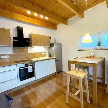 Apartment Im Stadtzentrum Von Bernau - Komfortable Mit 2 Zimmern, Bad, Spuelmaschine, Waschmaschine, Komplette Kueche, Wlan, Terrasse, Ruhige Lage Bernau bei Berlin