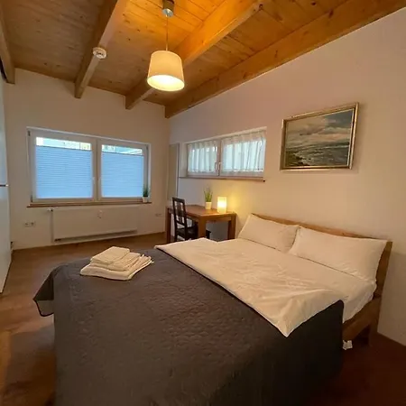 Im Stadtzentrum Von Bernau - Komfortable Mit 2 Zimmern, Bad, Spuelmaschine, Waschmaschine, Komplette Kueche, Wlan, Terrasse, Ruhige Lage Bernau bei Berlin