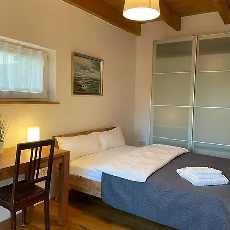 Apartment Im Stadtzentrum Von Bernau - Komfortable Mit 2 Zimmern, Bad, Spuelmaschine, Waschmaschine, Komplette Kueche, Wlan, Terrasse, Ruhige Lage *