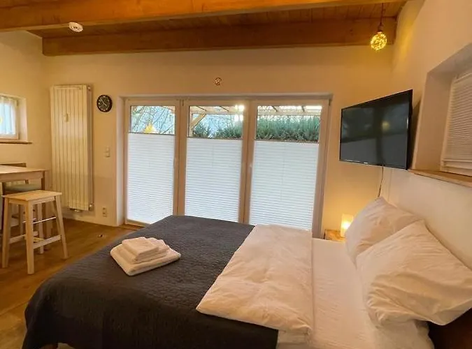 Im Stadtzentrum Von Bernau - Komfortable Mit 2 Zimmern, Bad, Spuelmaschine, Waschmaschine, Komplette Kueche, Wlan, Terrasse, Ruhige Lage *