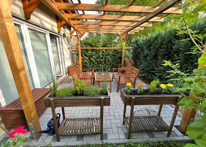 Im Stadtzentrum Von Bernau - Komfortable Mit 2 Zimmern, Bad, Spuelmaschine, Waschmaschine, Komplette Kueche, Wlan, Terrasse, Ruhige Lage Lägenhet